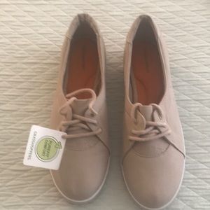 Grasshoppers Tan Canvas Tie Shoes Sneakers NWT Size 10